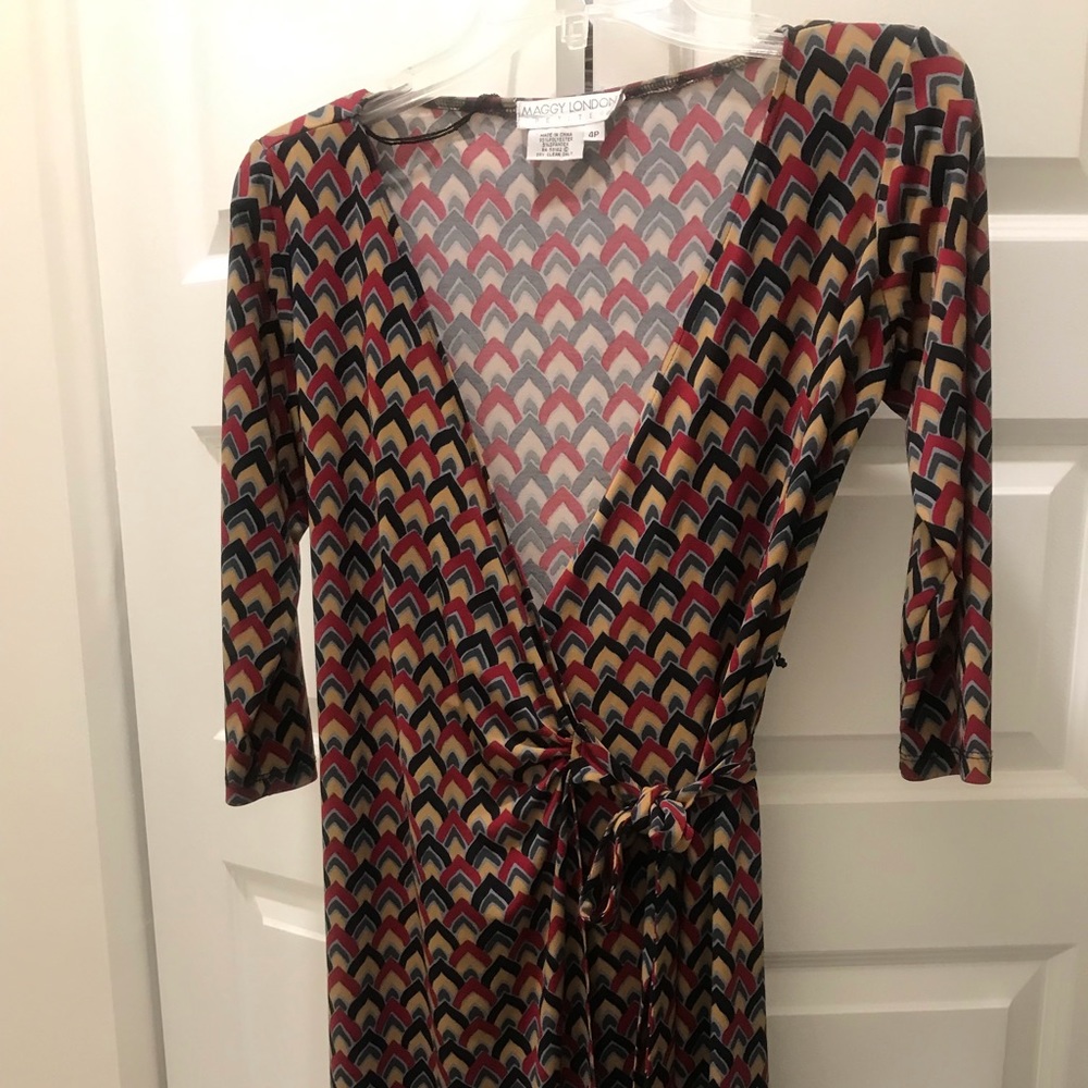 Beautiful short dress Maggy London petite
